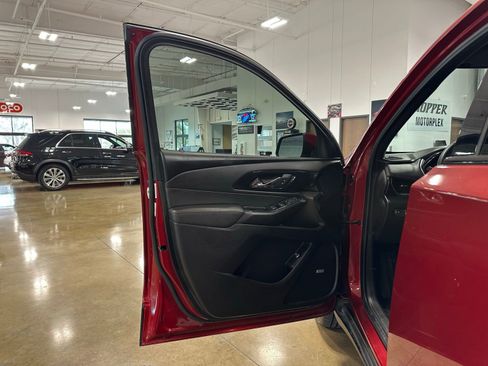 Used 2023 Chevrolet Traverse RS image 10