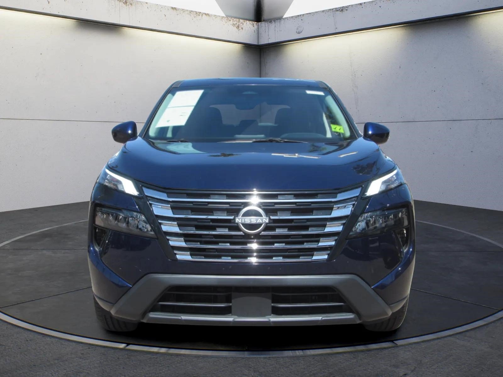 Used 2025 Nissan Rogue SV FWD image 3