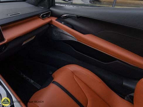 Used 2025 Lotus Emira image 6