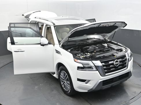 Used 2024 Nissan Armada SL w/ Captain's Chairs Package RWD image 38