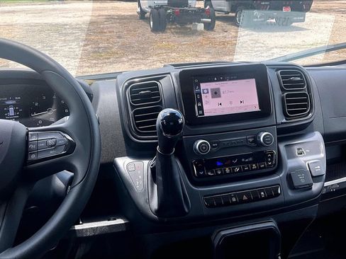 New 2024 RAM ProMaster 2500 w/ Convenience Group FWD image 6