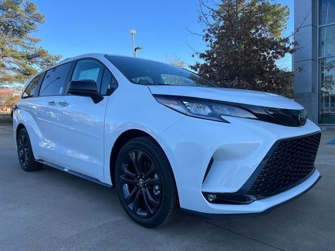 New 2026 Toyota Sienna XSE image 1