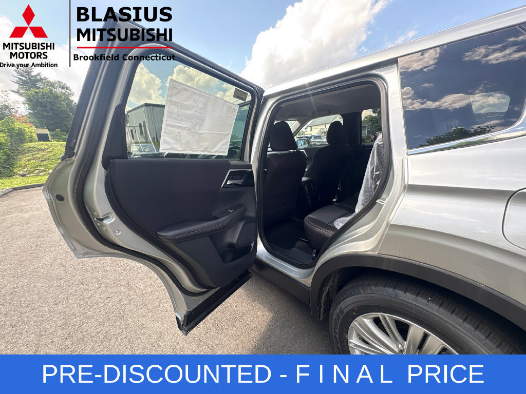 Used 2025 Mitsubishi Outlander ES AWD/4WD image 27