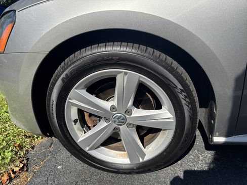 Used 2012 Volkswagen Passat 2.5 SE image 25