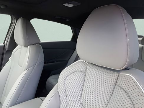 New 2025 Hyundai Elantra Limited image 16