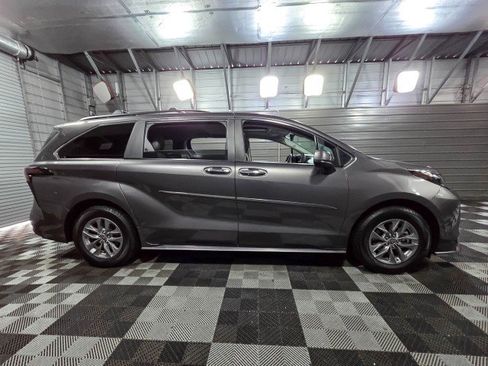 Used 2024 Toyota Sienna XLE w/ XLE Plus Package AWD/4WD image 9