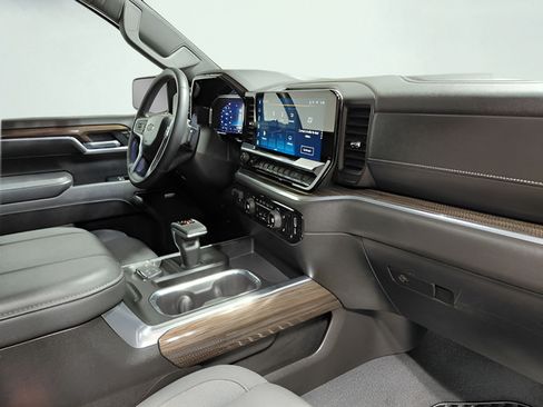 Used 2025 Chevrolet Silverado 1500 RST AWD/4WD image 31