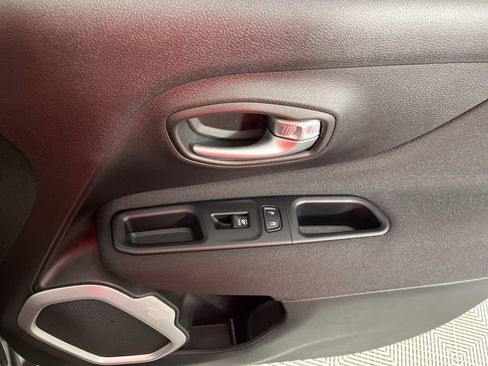 Used 2020 Jeep Renegade Latitude image 20