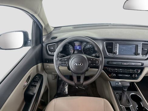 Used 2021 Kia Sedona LX image 17