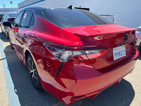 Used 2022 Toyota Camry SE FWD image 6