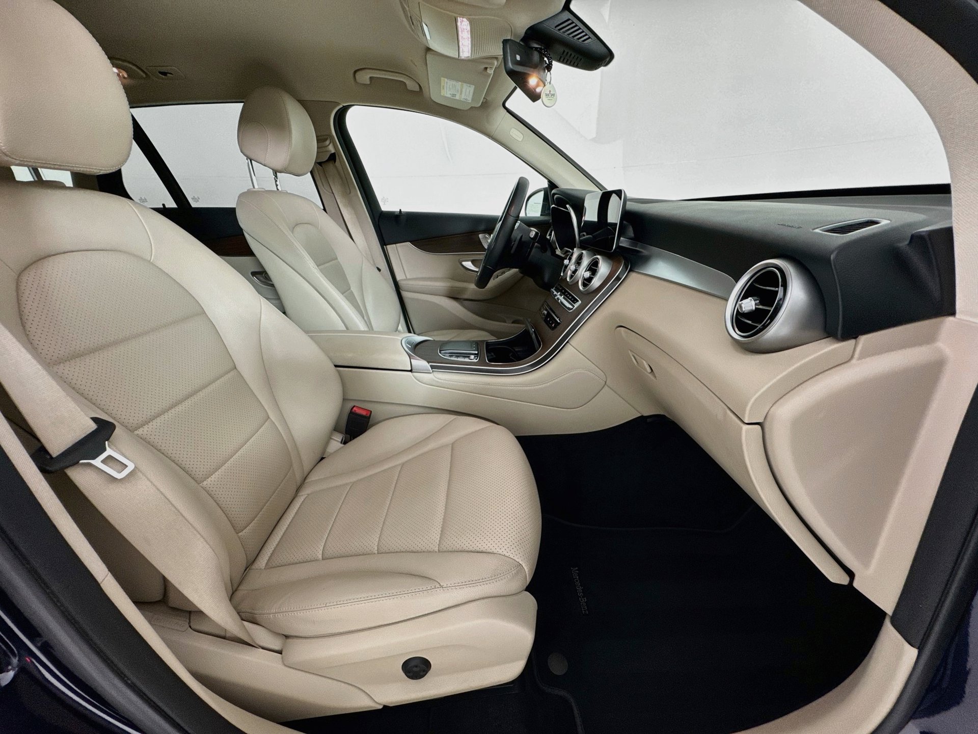 Certified 2021 Mercedes-Benz GLC 300 image 29