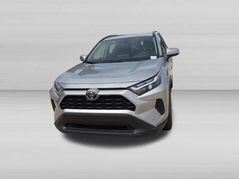 Used 2025 Toyota RAV4 XLE AWD/4WD image 10
