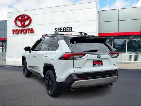 Used 2023 Toyota RAV4 XSE AWD/4WD image 9