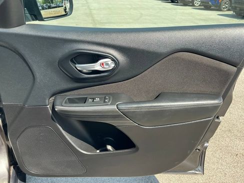 Used 2015 Jeep Cherokee Latitude FWD image 24