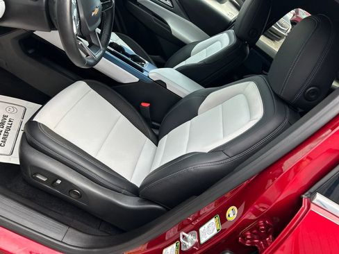 Used 2025 Chevrolet Equinox EV LT w/ Convenience Package image 12