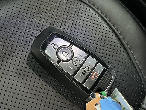 Used 2025 Ford F350 Platinum image 32