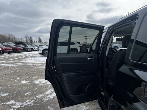 Used 2016 Jeep Patriot Latitude image 27