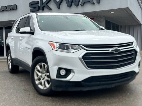 Used 2020 Chevrolet Traverse LT FWD image 1