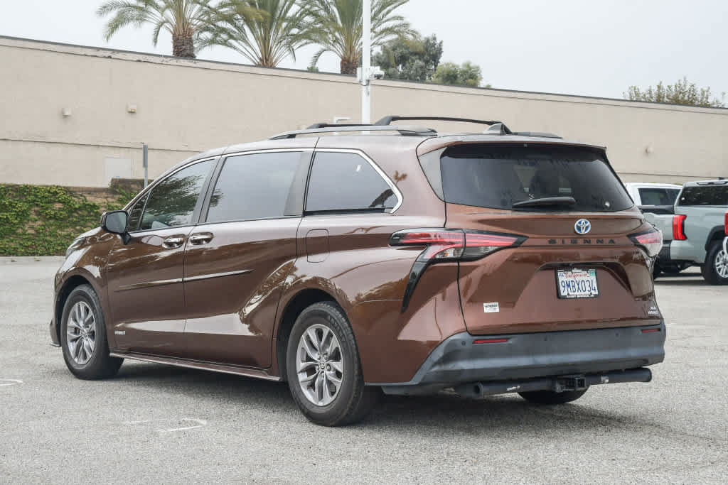 Used 2021 Toyota Sienna XLE FWD image 8