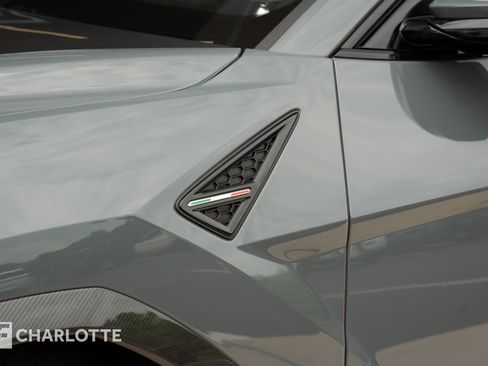 Used 2021 Lamborghini Urus AWD/4WD image 9