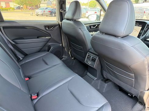 Used 2025 Subaru Forester Limited AWD/4WD image 27