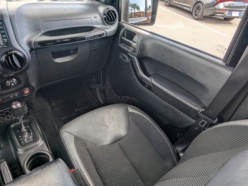 Used 2017 Jeep Wrangler Unlimited Sahara image 20