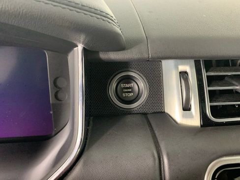 Used 2019 Land Rover Range Rover HSE image 17