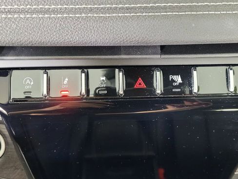 Used 2023 Jeep Grand Cherokee Limited image 27