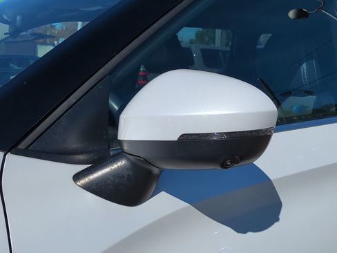 Used 2024 Mitsubishi Outlander SE image 12