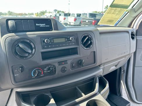 Used 2022 Ford E-450 and Econoline 450 Super Duty RWD image 19