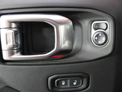 Used 2025 Jeep Wrangler Unlimited Sahara AWD/4WD image 14
