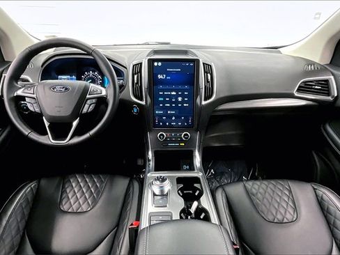 Used 2024 Ford Edge Titanium image 15