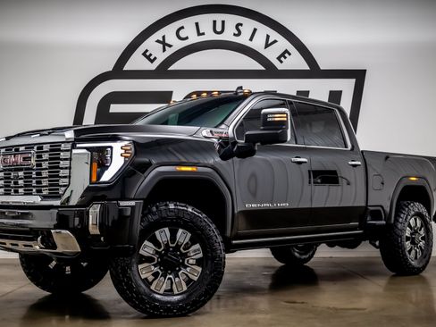 Used 2024 GMC Sierra 3500 Denali w/ Denali Reserve Package AWD/4WD image 1