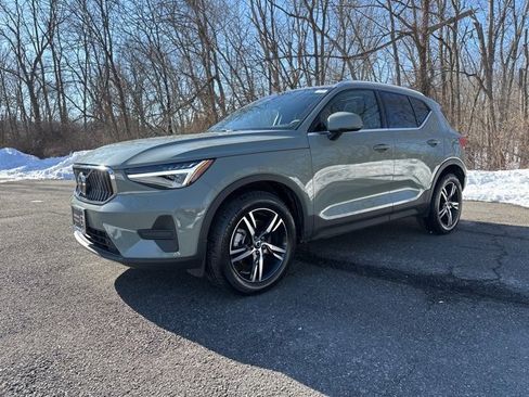 Certified 2025 Volvo XC40 B5 Core image 4