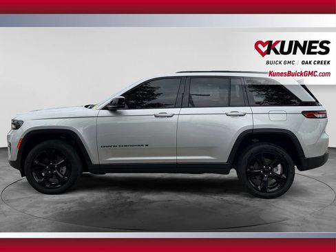 Used 2023 Jeep Grand Cherokee Altitude AWD/4WD image 6