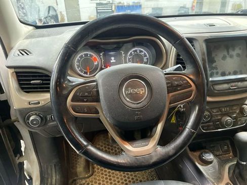 Used 2017 Jeep Cherokee Latitude w/ Cold Weather Group image 10