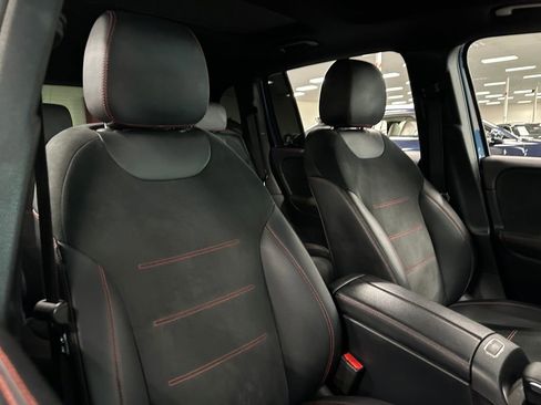 Used 2022 Mercedes-Benz GLB 250 image 30