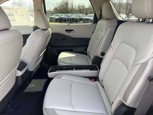 New 2026 Nissan Pathfinder SL w/ SL Premium Package AWD/4WD image 6