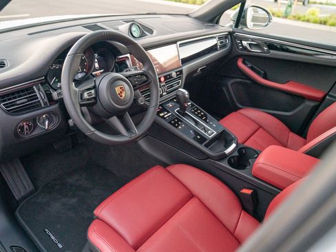Certified 2026 Porsche Macan Turbo AWD/4WD image 4