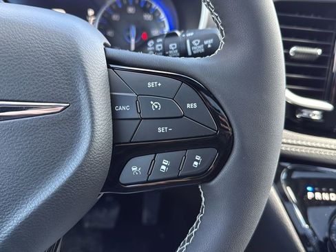 New 2026 Chrysler Pacifica Select AWD/4WD image 33