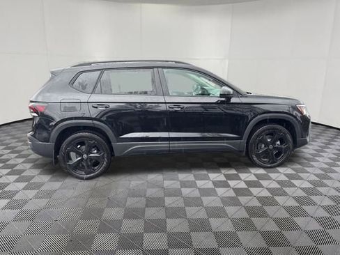 New 2025 Volkswagen Taos SE AWD/4WD image 4