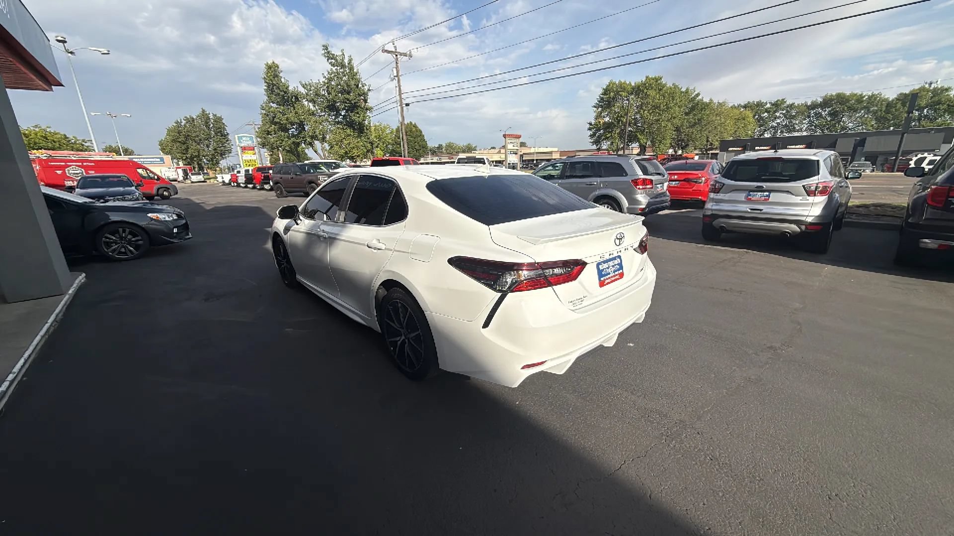 Used 2024 Toyota Camry SE FWD image 4