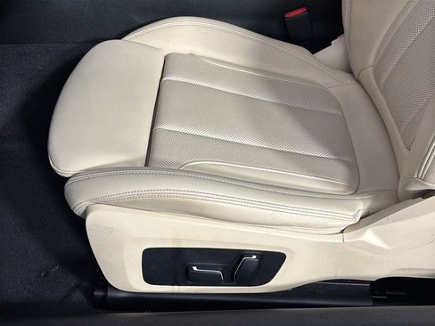 Used 2024 BMW 230i Coupe w/ Convenience Package RWD image 16