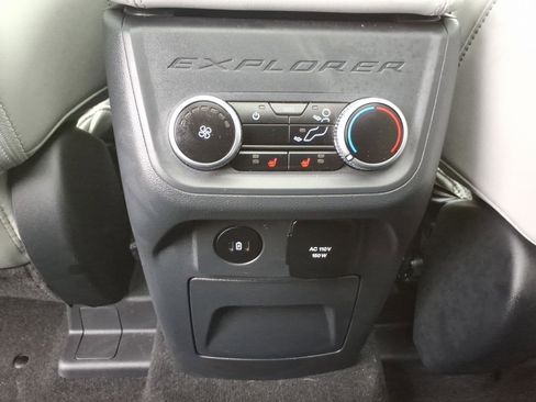Used 2025 Ford Explorer Platinum w/ Ultimate Package image 16