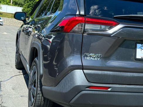 Used 2019 Toyota RAV4 LE w/ All Weather Liner Package AWD/4WD image 9