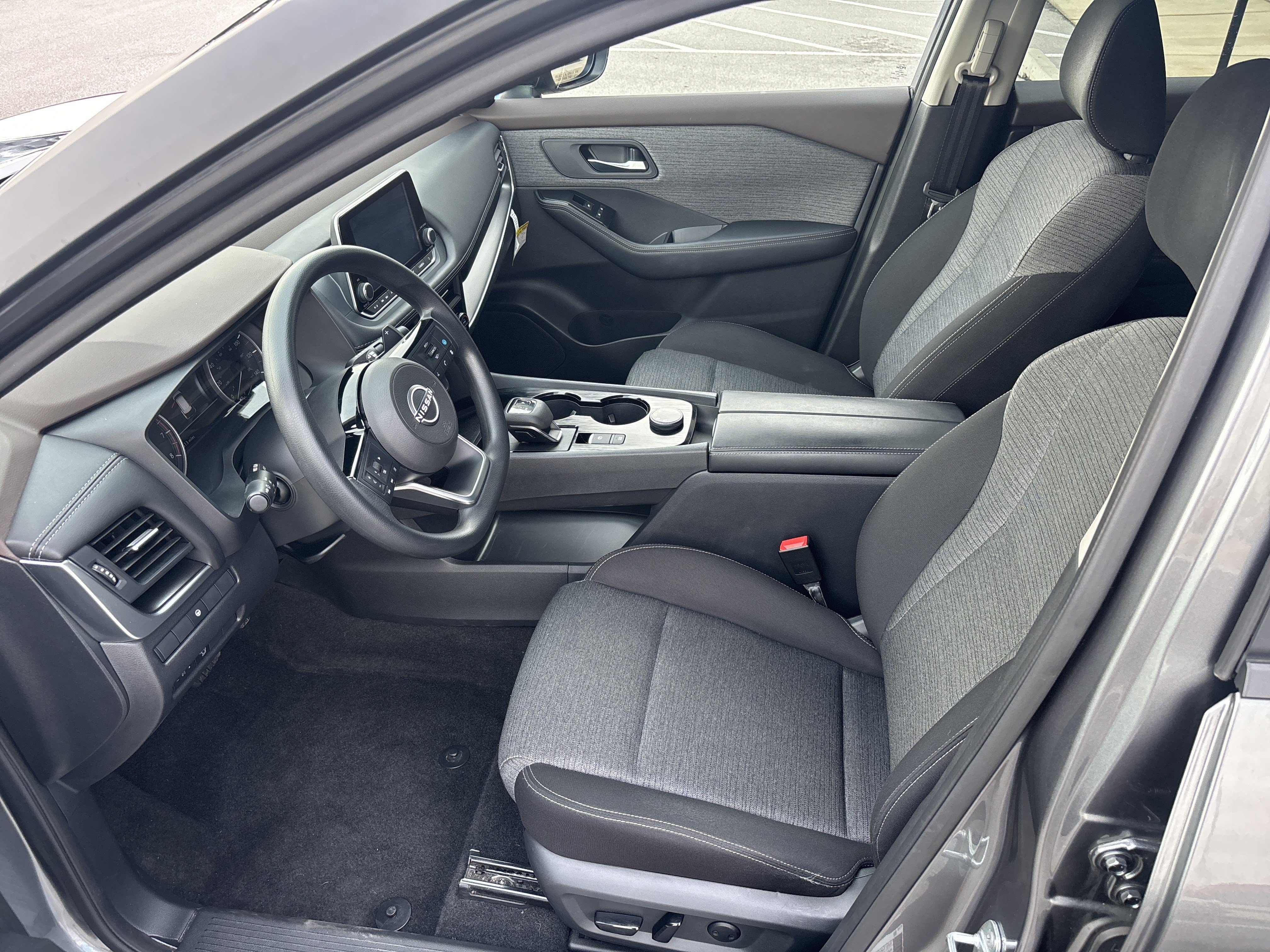 Used 2023 Nissan Rogue SV AWD/4WD image 9