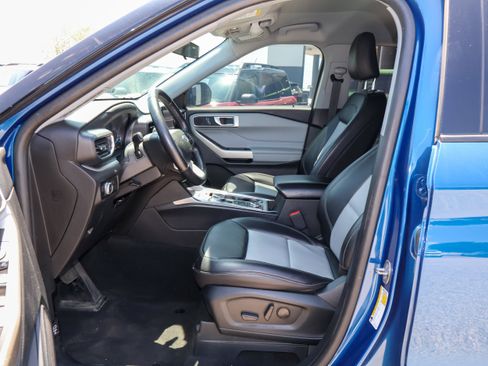Used 2023 Ford Explorer XLT w/ Equipment Group 202A AWD/4WD image 11