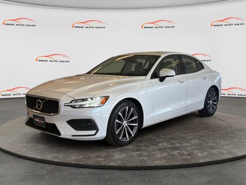 Used 2021 Volvo S60 T6 Momentum image 1
