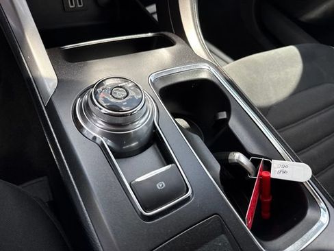 Used 2019 Ford Fusion SE FWD image 12