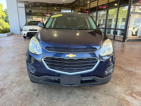 Used 2017 Chevrolet Equinox LS FWD image 2
